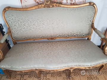 Prezioso divano in stile 700 con sedie e poltrone