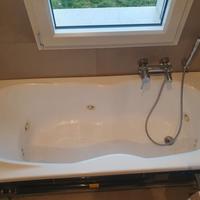 vasca da bagno con idromassaggio 