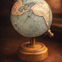 Piccolo Mappamondo in Legno