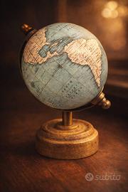 Piccolo Mappamondo in Legno