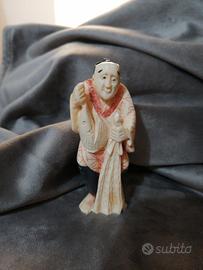 Statuina netsuke cinese vintage dipinto a mano