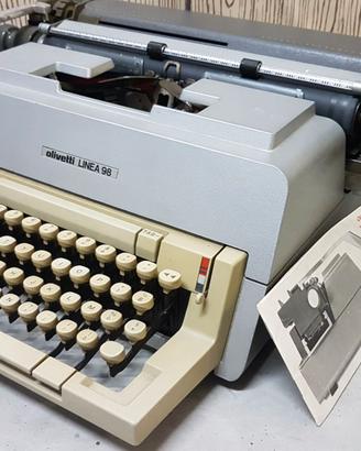 Macchina da scrivere vintage Olivetti anni 60