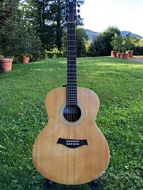 chitarra acustica di liuteria