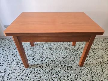 Tavolo allungabile con 2 cassetti