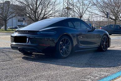 Porsche Cayman T 718