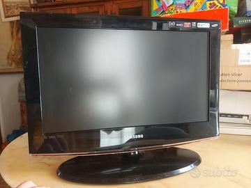 HDMI LCD TV Samsung LE22B450C4W