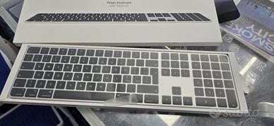 Apple Magic Keyboard con Touch ID e tastierino num