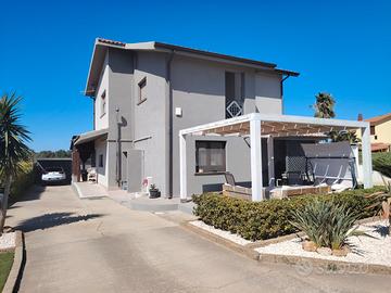 Villa con giardino