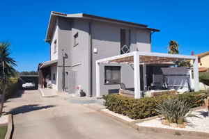 Villa con giardino