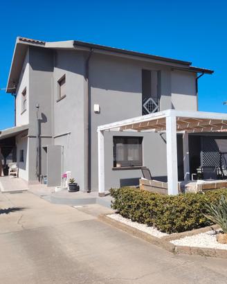 Villa con giardino