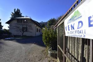 Appartamento di 82 m² con 5 locali e box auto a Ba