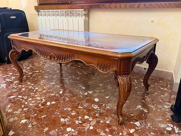 Tavolino da salotto il legno intagliato con vetro