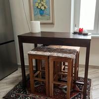 Tavolo in legno + 4 sgabelli