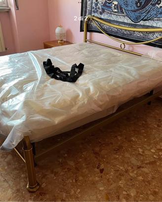 Letto in ottone in bagno d’oro