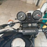 Honda Nighthawk 450 bicilindrica