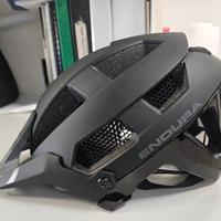 Casco ENDURA Single Track Black Taglia L/XL