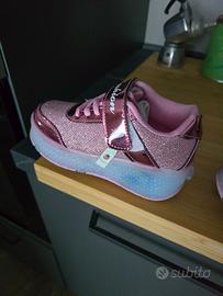 Scarpe da bambina con rotelle e led