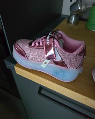 Scarpe da bambina con rotelle e led