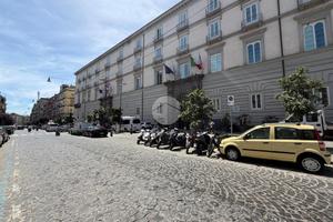 4 LOCALI A NAPOLI