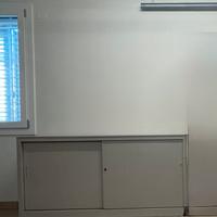 Armadio basso in metallo con ante scorrevoli cm 18