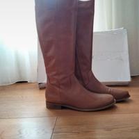 stivali in pelle marrone