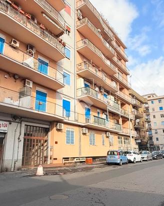 RAPISARDI- 3 Vani panoramico e ristrutturato