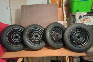 4 Cerchi c/pneumatici invern. Nissan Micra K11   