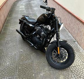 HARLEY DAVIDSON SPORTSTER 883 IRON - TOTAL BLACK