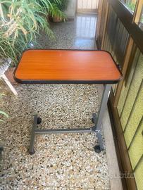 Tavolino servi-pasto regolabile