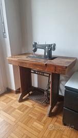 Macchina da cucire Necchi con mobiletto vintage