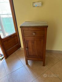 Mobile antico con marmo