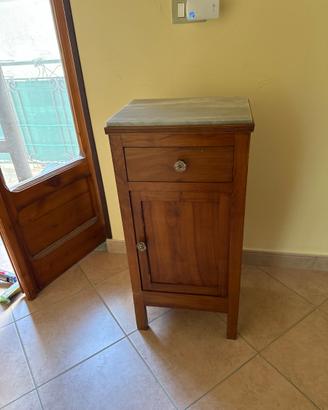 Mobile antico con marmo