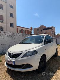 Lancia Ypsilon 1.0 FireFly 5 porte S&S Hybrid Silv