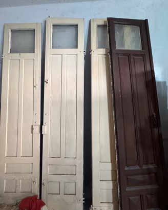 Porte in legno pesante vintage