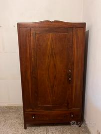 Armadio vintage in legno