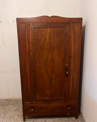 Armadio vintage in legno