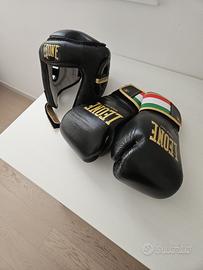 Guantoni e casco pugilato