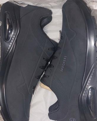 SCARPE SKECHERS NR.42 NUOVE.
50 €