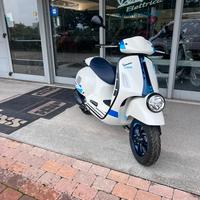 Piaggio Vespa 140th - consegna gratis