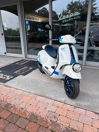 Piaggio Vespa 140th - consegna gratis