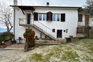 4 LOCALI A GIANO DELL'UMBRIA