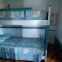 Letti a castello con scala, cassettoni e panca con