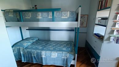 Letti a castello con scala, cassettoni e panca con