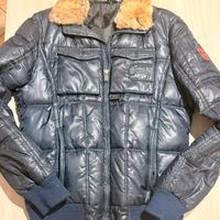 Piumino con pelliccia al collo