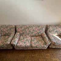 Divano con due poltrone