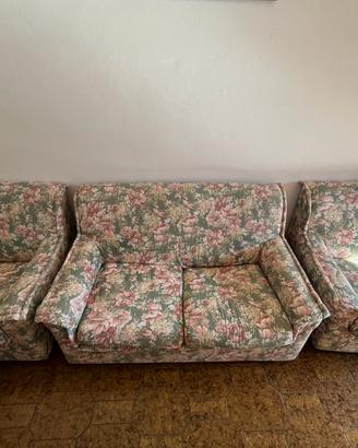 Divano con due poltrone