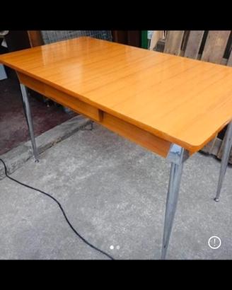 Tavolo in Formica  no sedie