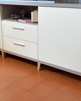 parete soggiorno,  credenza, divano, tavolo sedie