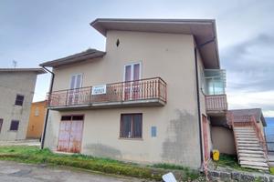 Casa indipendente con box auto