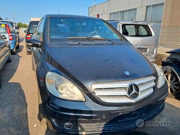 Mercedes Classe B W245 anno 2006 ricambi usati